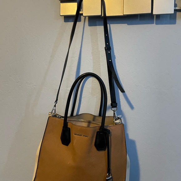 Michael Kors purse - Picture 5 of 8